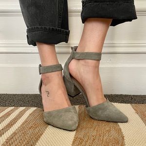 Steve Madden Dainna Sz 8.5 Grey Suede Low Block Heel